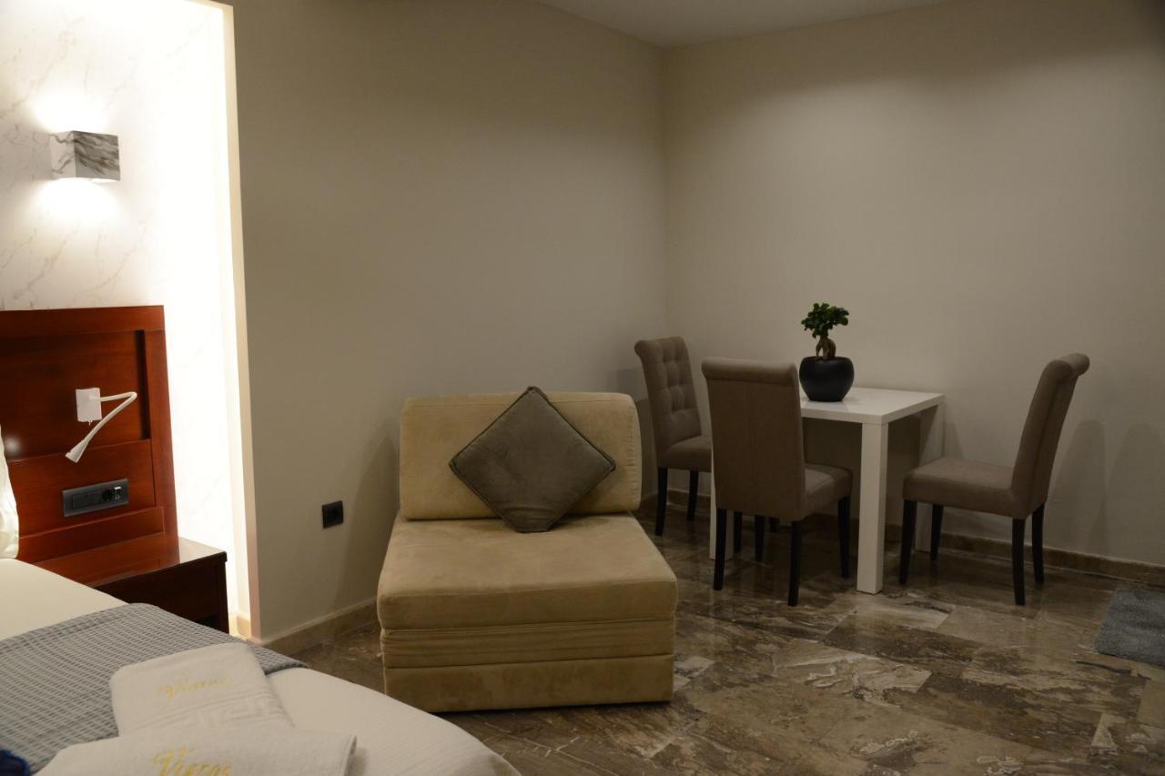 Viaros Hotel Apartments Tolo Bagian luar foto