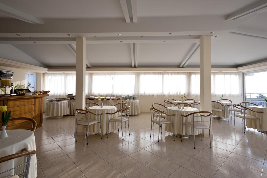 Viaros Hotel Apartments Tolo Bagian luar foto