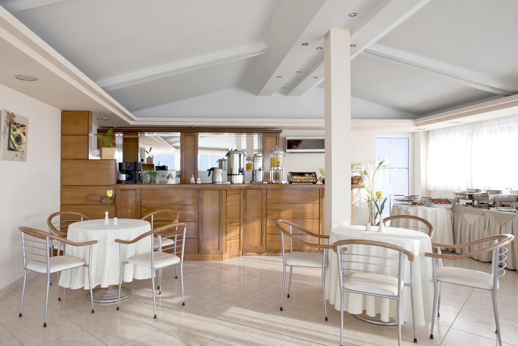 Viaros Hotel Apartments Tolo Bagian luar foto