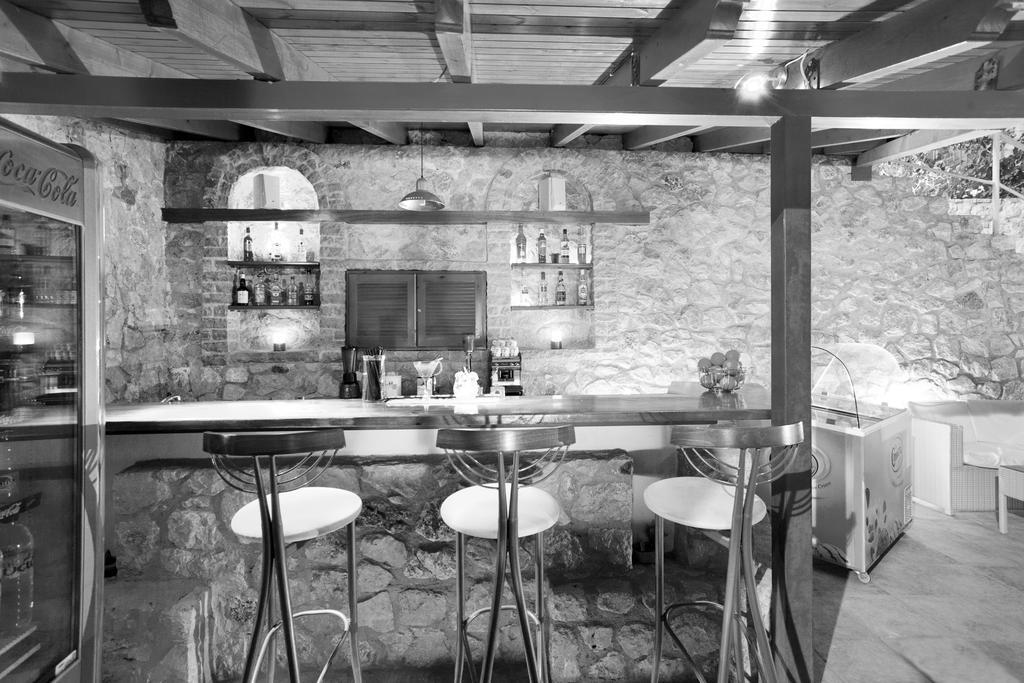 Viaros Hotel Apartments Tolo Bagian luar foto