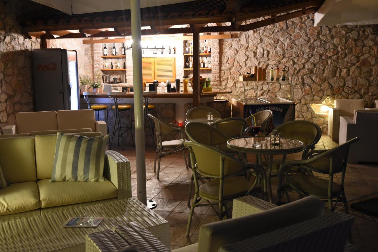 Viaros Hotel Apartments Tolo Bagian luar foto