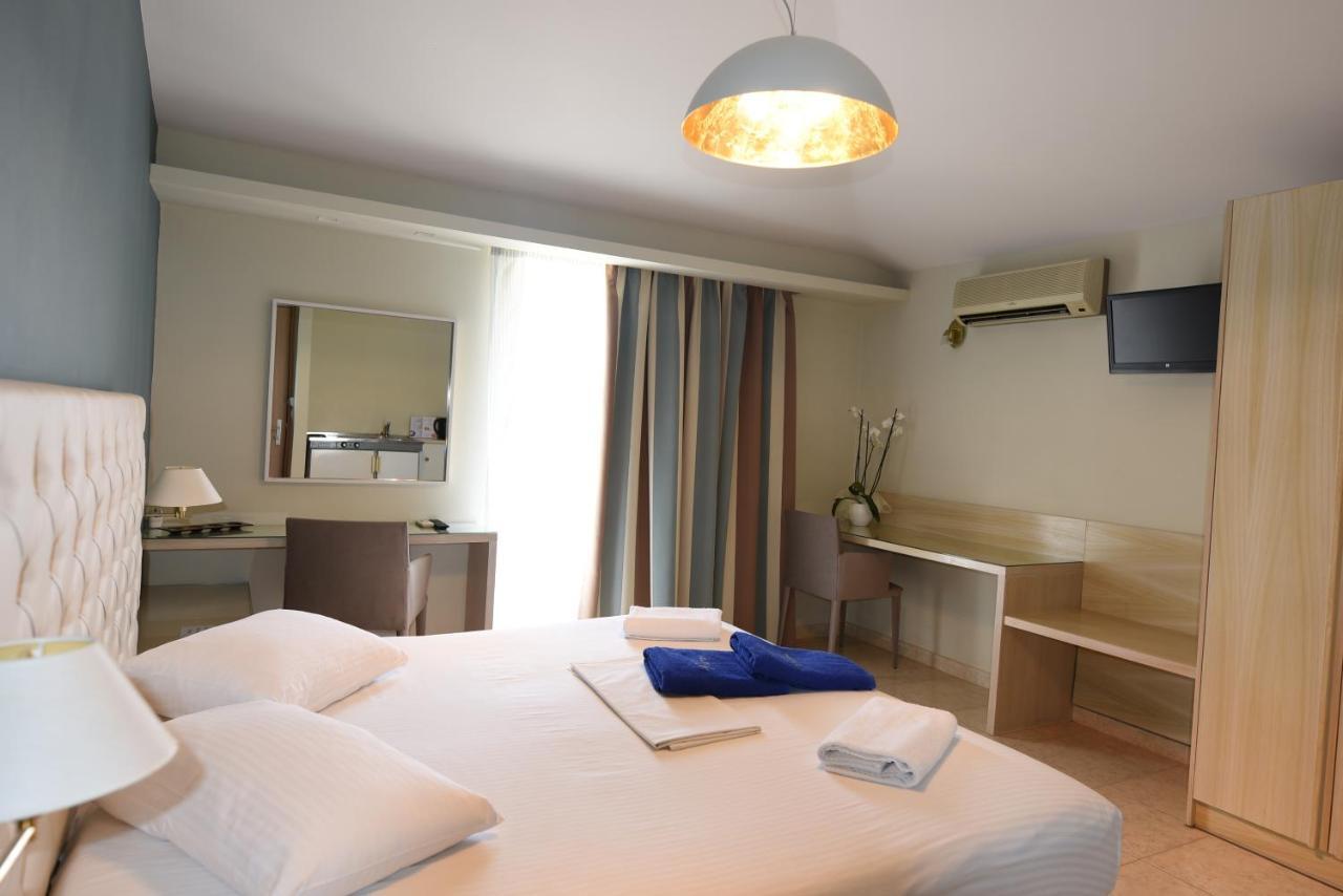 Viaros Hotel Apartments Tolo Bagian luar foto